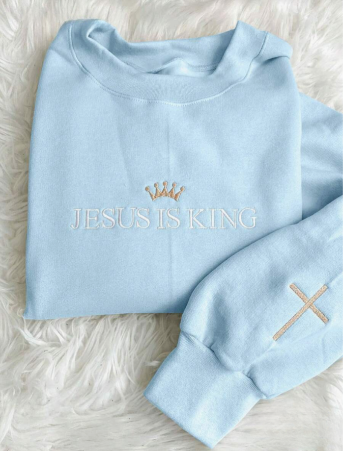"JESUS IS KING" Pullover